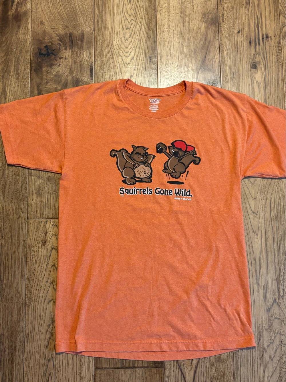 Vintage Squirrels Gone Wild Orange Graphic Tee - Large - Picture 4 of 4